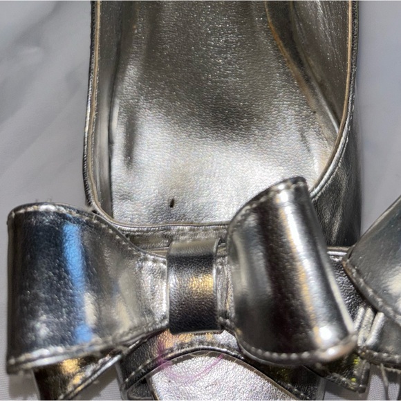 JUST FABULOUS  PARIS HILTON EDITION CHROME SILVER BIG BOW HEELS SIZE 8 - Picture 4 of 6